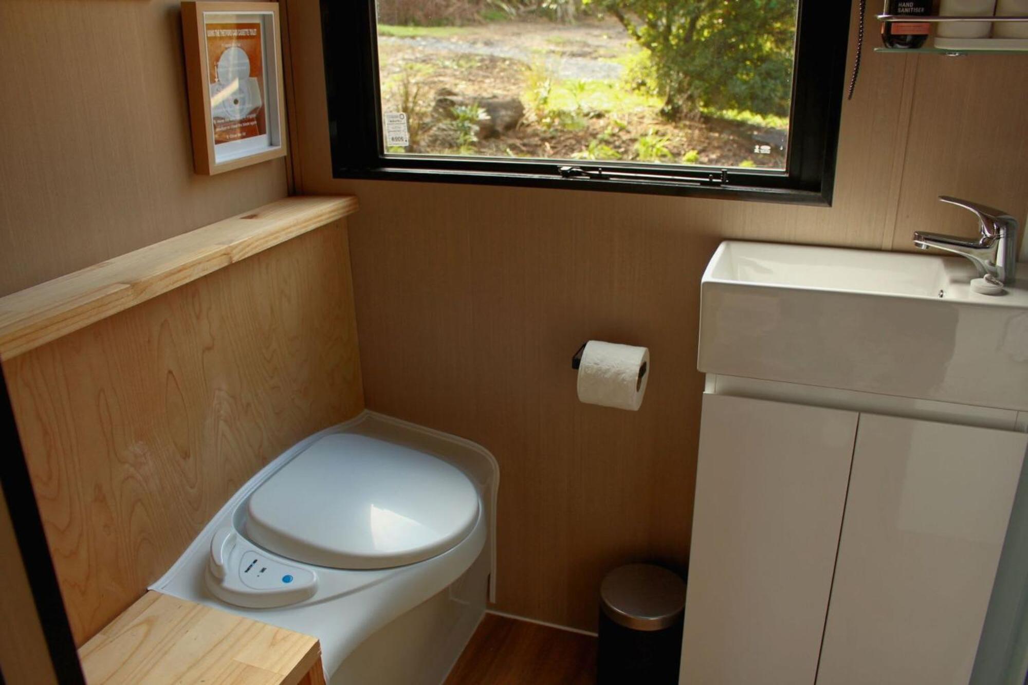 Villa Tranquility Tiny House By Tiny Away à Owaka Extérieur photo